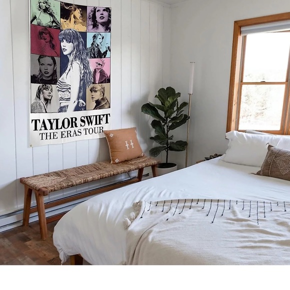 Taylor Swift Fan Bundle Including Wall Tapestry, Lyric Metal Sign And Makeup Bag - Picture 7 of 9